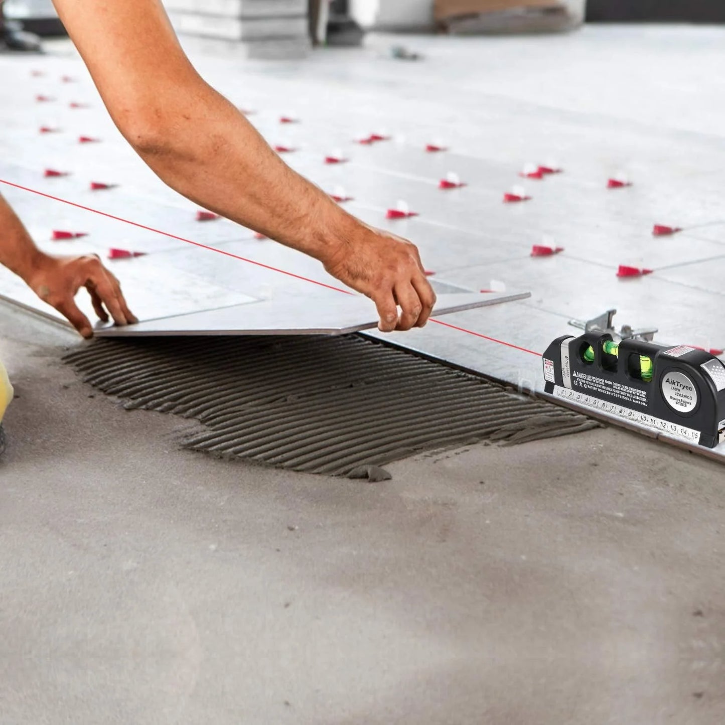 Multifunkcionalni laserski nivelir