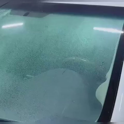 Cetka + sredstvo za ciscenje i zastitu stakla automobila